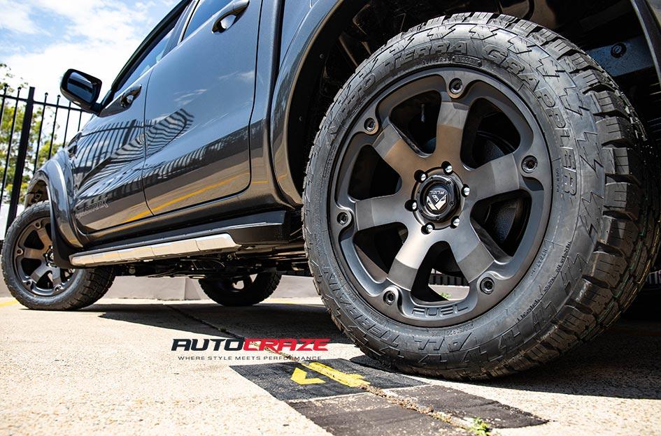 FORD RANGER BEAST BLACK MACHINED WITH DARK TINT